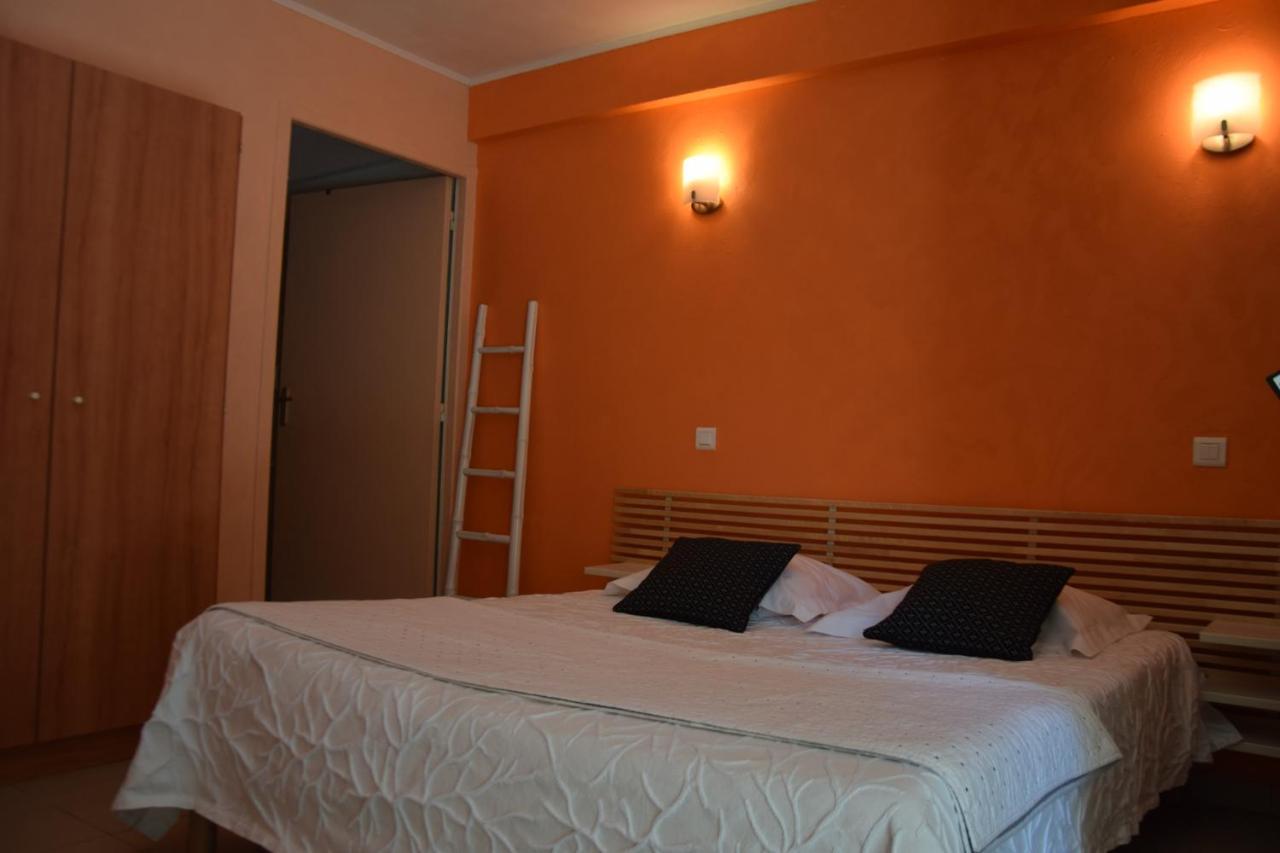 Chambres D'Hotes L'Oree Des Bois Lacrouzette Exterior foto